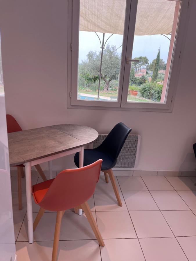 Hauteurs De Toulon : Charmant Studio Piscine 외부 사진